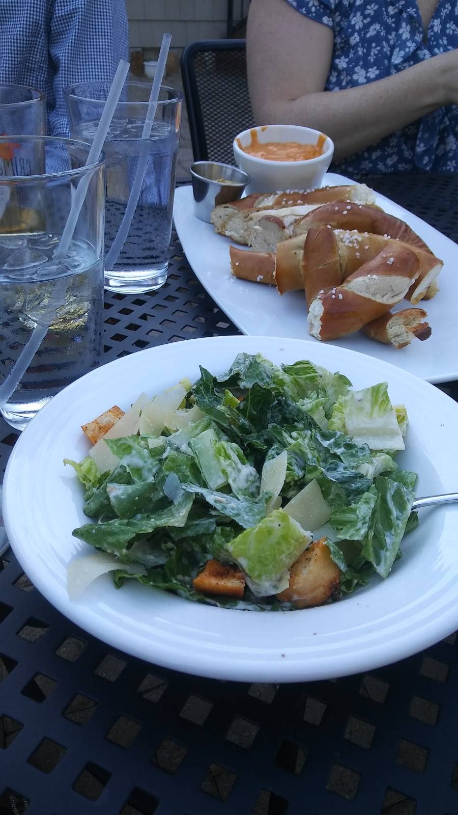 Meeting House Pub | restaurant | 37 Stony Hill Rd, Bethel, CT 06801, USA | 2034566532 OR +1 203-456-6532