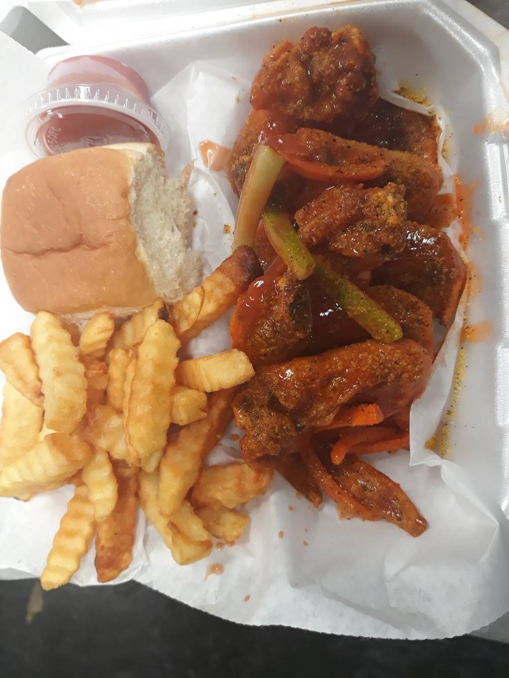 Raybos Wings & Things | restaurant | 929 Porter St, Memphis, TN 38126, USA | 9014408089 OR +1 901-440-8089