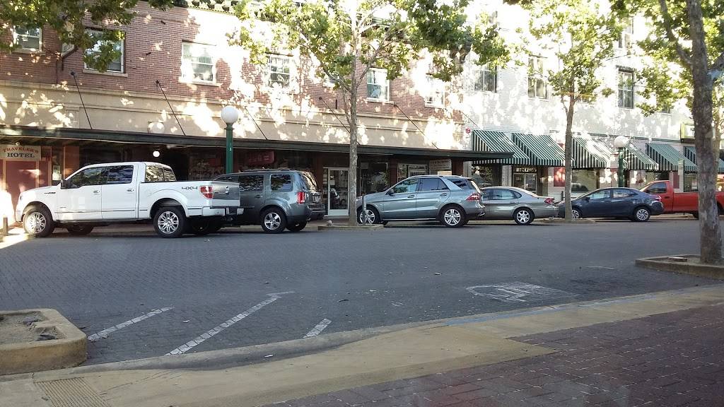 Moo Moos Burger Barn | restaurant | 113 N School St, Lodi, CA 95240, USA | 2093699450 OR +1 209-369-9450