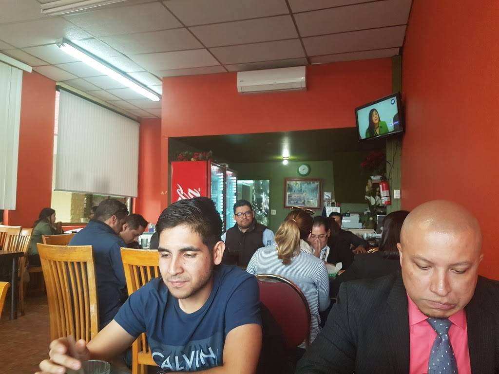Antojitos EL SINALOENSE | restaurant | Interior 601, Aeropuerto 1900, C.Comercial Otay, Nueva Tijuana, 22435 Tijuana, B.C., Mexico | 016646232750 OR +52 664 623 2750