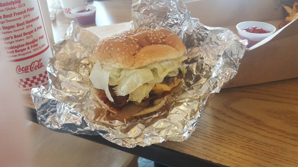 Five Guys | meal takeaway | 1767 Madison St, Clarksville, TN 37043, USA | 9319194344 OR +1 931-919-4344