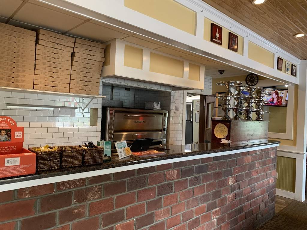 Vitos Lovingston | restaurant | 8181 Thomas Nelson Hwy, Lovingston, VA 22949, USA | 4342638688 OR +1 434-263-8688