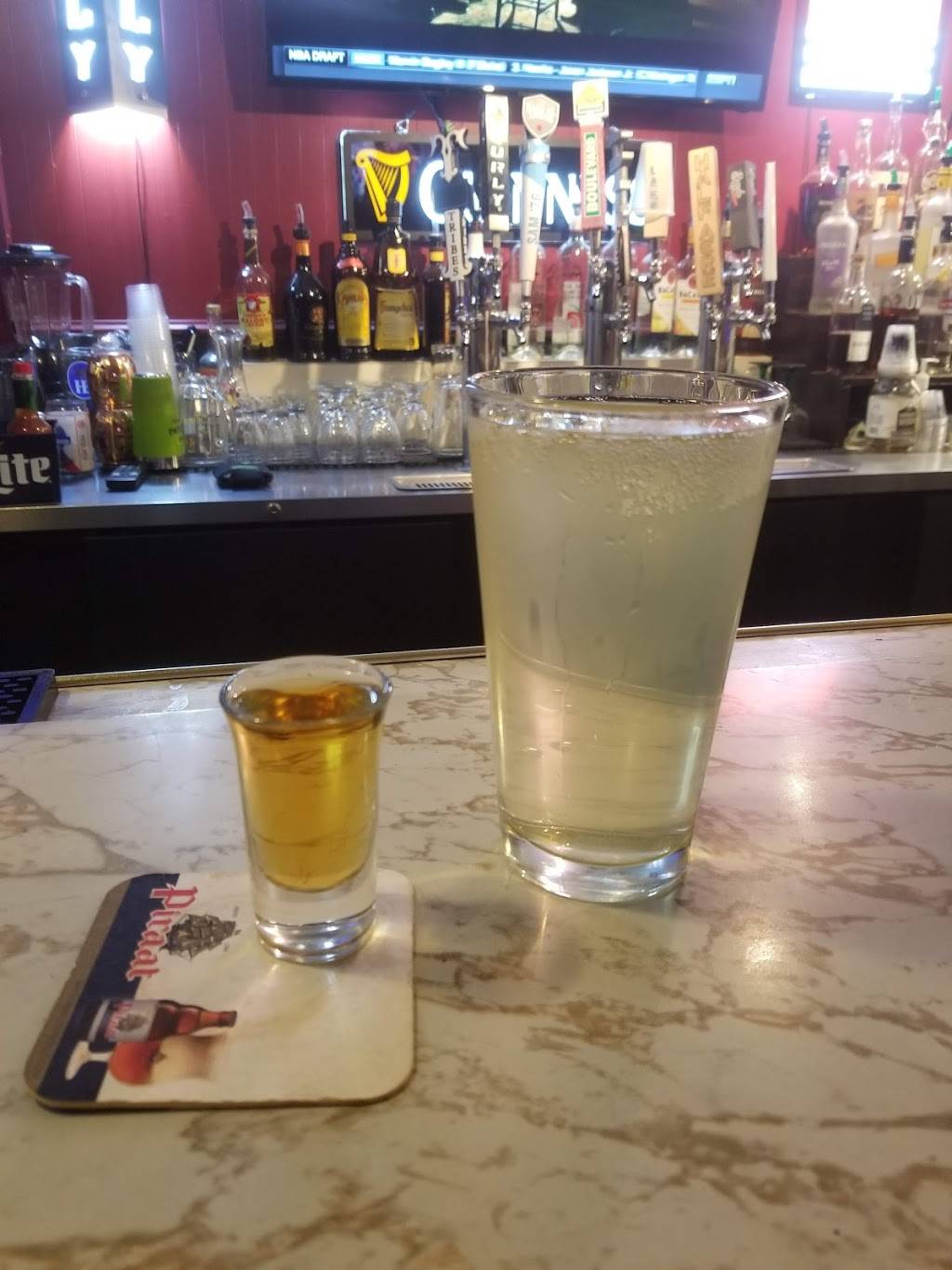 Rabbits Bar | restaurant | 4945 W Foster Ave, Chicago, IL 60630, USA | 7737365766 OR +1 773-736-5766