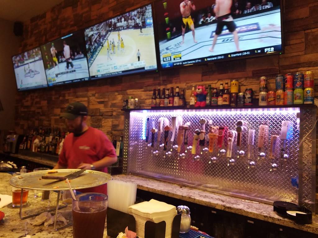 Center Court Pizza & Brew | restaurant | 810 Dixie Dr M, Clute, TX 77531, USA | 9792652700 OR +1 979-265-2700