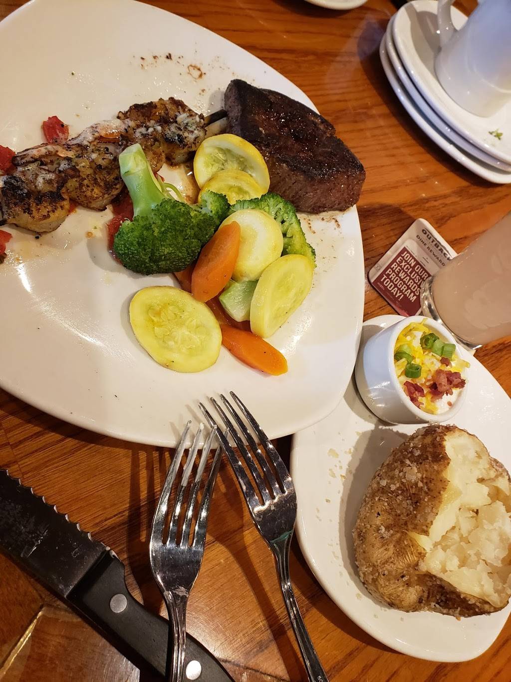 Outback Steakhouse | restaurant | 3650 28th St SE, Kentwood, MI 49512, USA | 6169577932 OR +1 616-957-7932