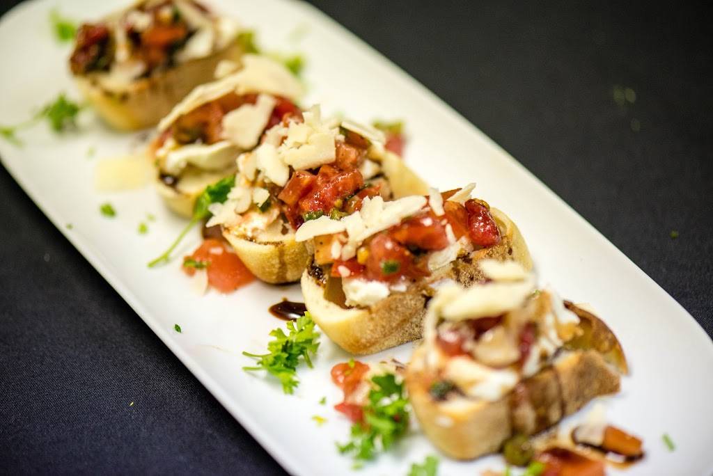 The W Restaurant & Lounge | restaurant | 7230 IL-152, Du Quoin, IL 62832, USA | 6185422424 OR +1 618-542-2424