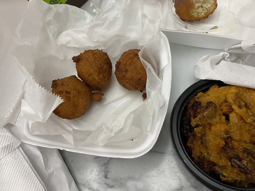 D K Bones BBQ | restaurant | 2006 E Green Dr, High Point, NC 27260, USA | 3368585374 OR +1 336-858-5374