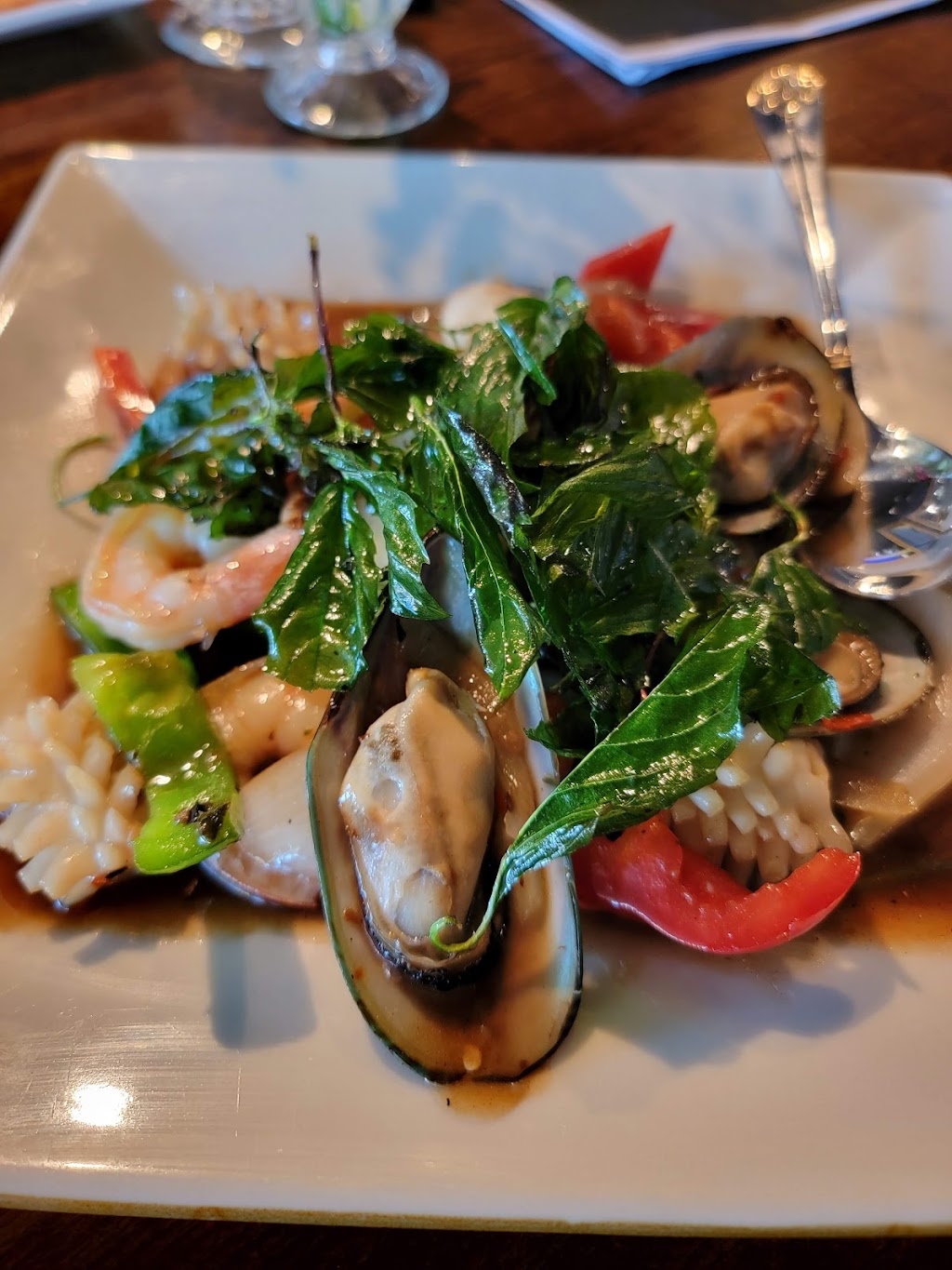 Le Ros Thai Asian Cuisine & Bar | restaurant | 26 Hawkes St, Marblehead, MA 01945, USA | 7819903788 OR +1 781-990-3788