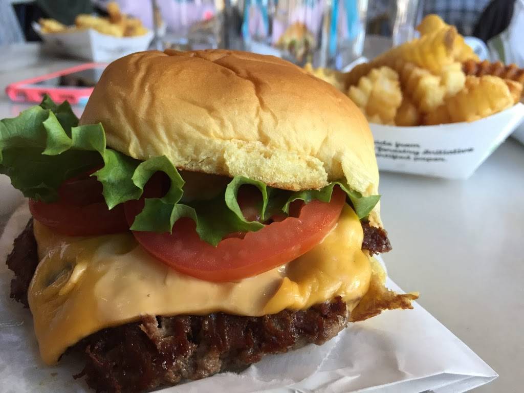 Shake Shack | meal takeaway | Terminal 4 / Gate B23 & B37, Jamaica, NY 11430, USA | 7187514760 OR +1 718-751-4760