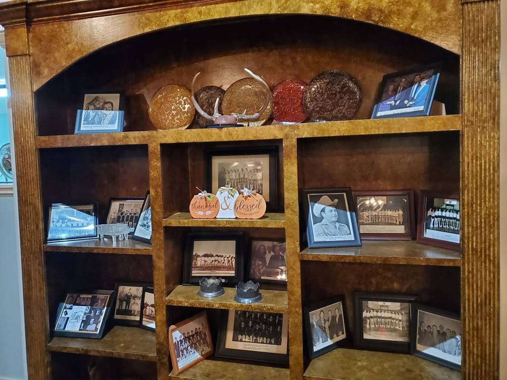 Salem Opry House | restaurant | 460 Salem School Rd, Collins, MS 39428, USA | 6017651700 OR +1 601-765-1700