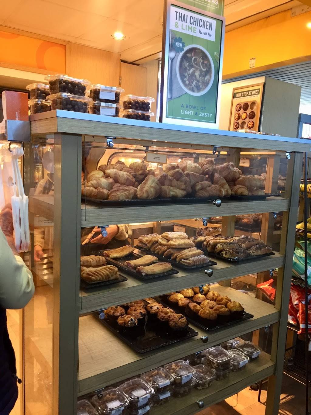 Au Bon Pain | cafe | 1 Laguardia Airport, Flushing, NY 11371, USA | 7186392516 OR +1 718-639-2516