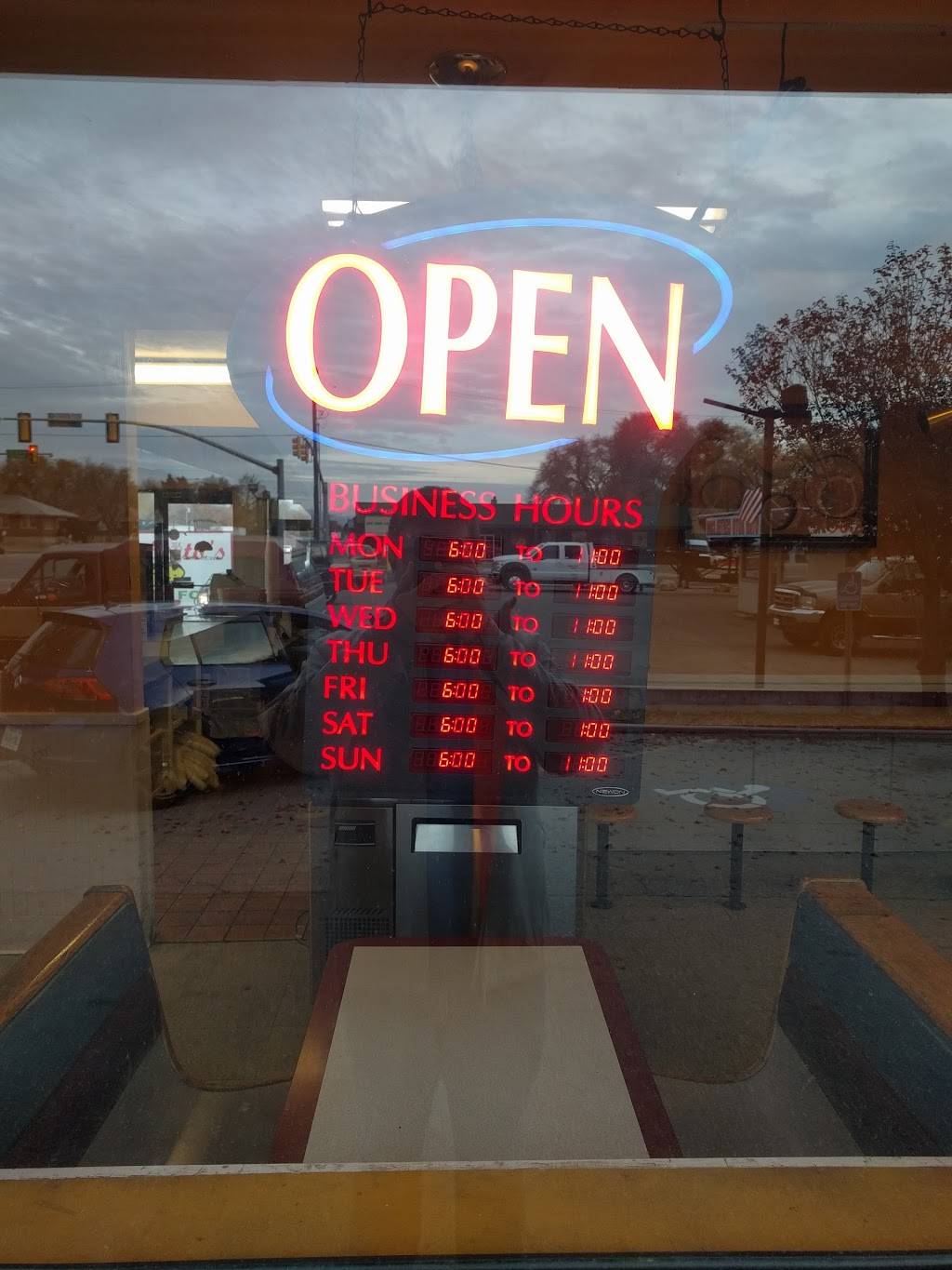 Floribertos Méxican Food | restaurant | 8732 State St, Sandy, UT 84070, USA | 8015662985 OR +1 801-566-2985