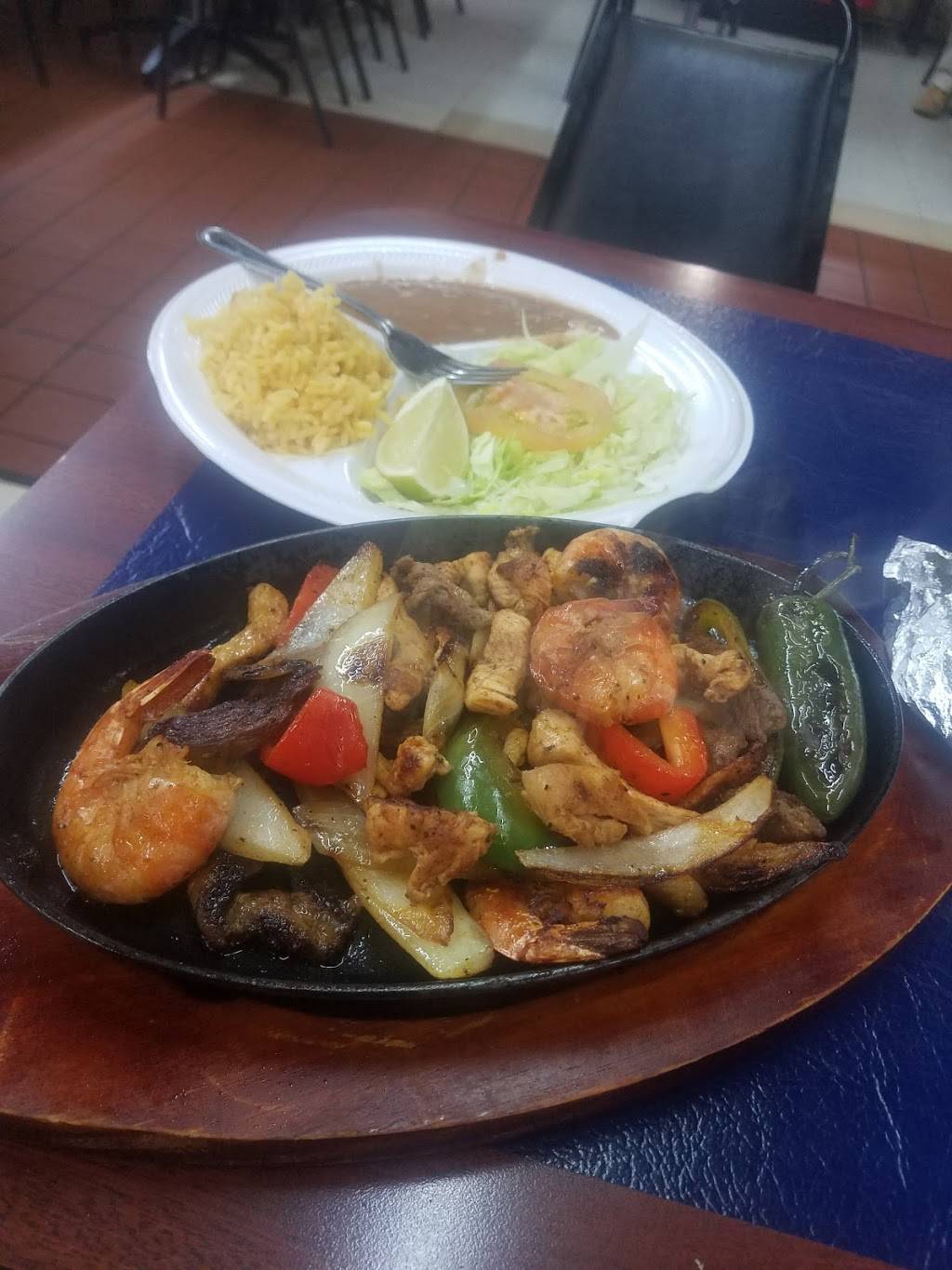 Leslies Pupuseria & Restaurant | restaurant | 3460 W Walnut Street Suite B1, Garland, TX 75042 Inside of Bazzar next to El Rio Grande, Garland, TX 75042, USA | 2146464147 OR +1 214-646-4147