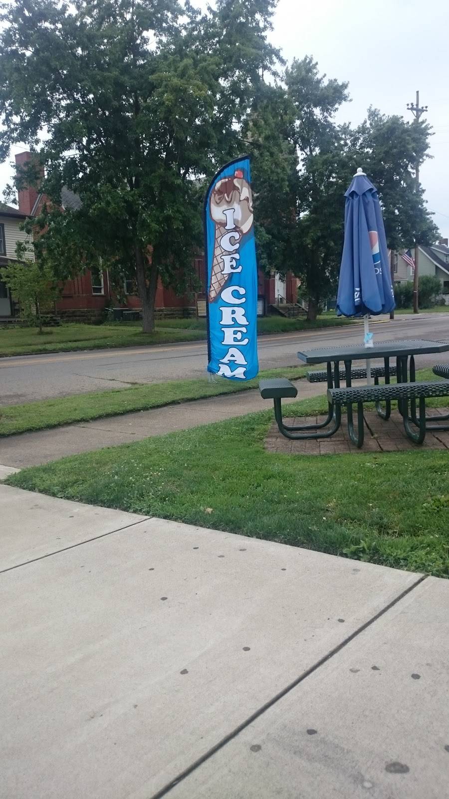 Dari Hut | restaurant | 408 E Main St, West Lafayette, OH 43845, USA | 7405457579 OR +1 740-545-7579