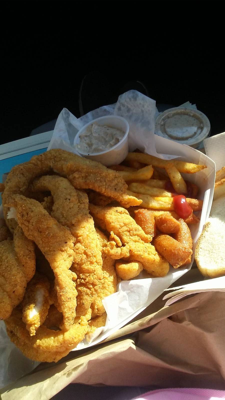 Catfish Floyds | restaurant | 710 Ann Arbor Ave, Dallas, TX 75216, USA | 2143753736 OR +1 214-375-3736