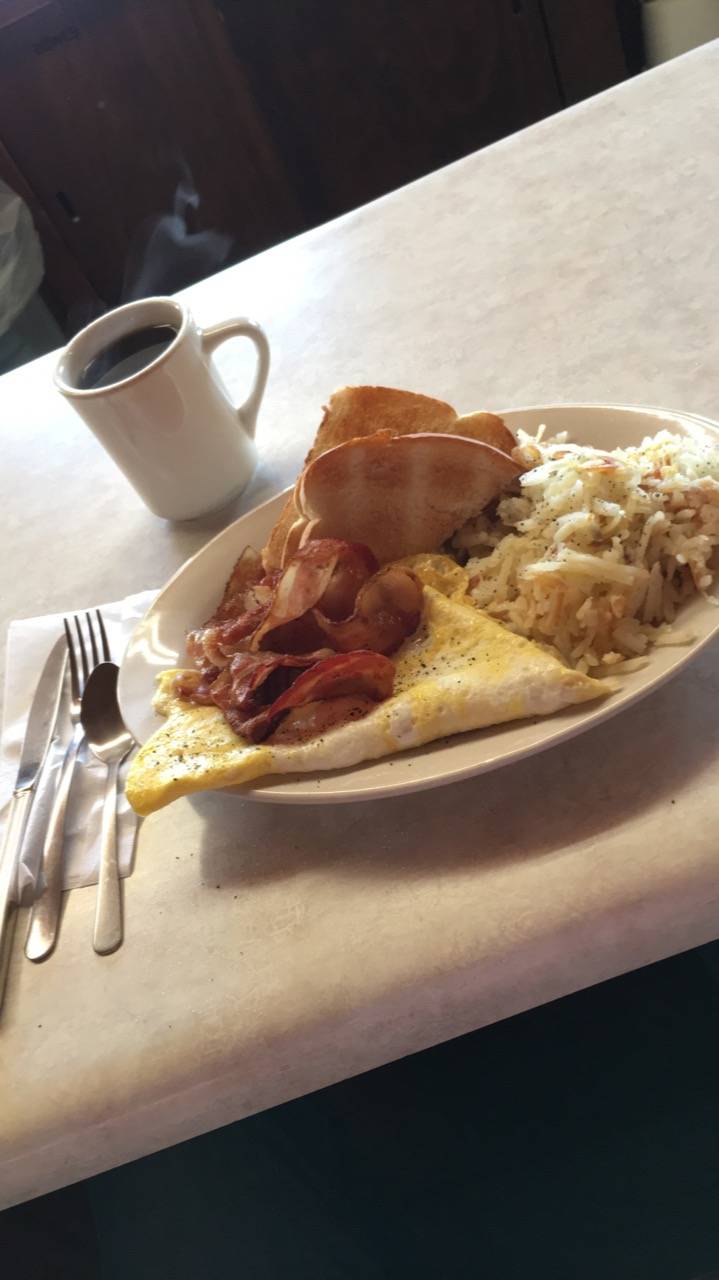 Kalona Sales Barn Lunchroom | restaurant | 121 9th St, Kalona, IA 52247, USA | 3196562222 OR +1 319-656-2222