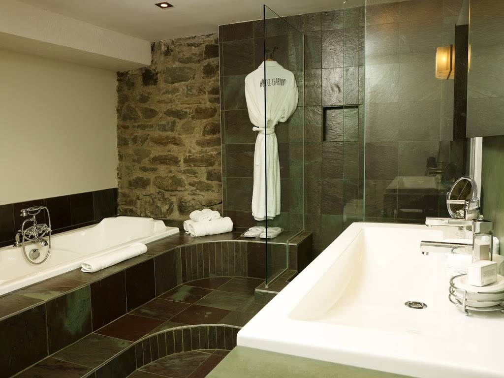 Hôtel Le Priori | restaurant | 15 Rue du Sault-au-Matelot, Québec, QC G1K 3Y7, Canada | 4186923992 OR +1 418-692-3992
