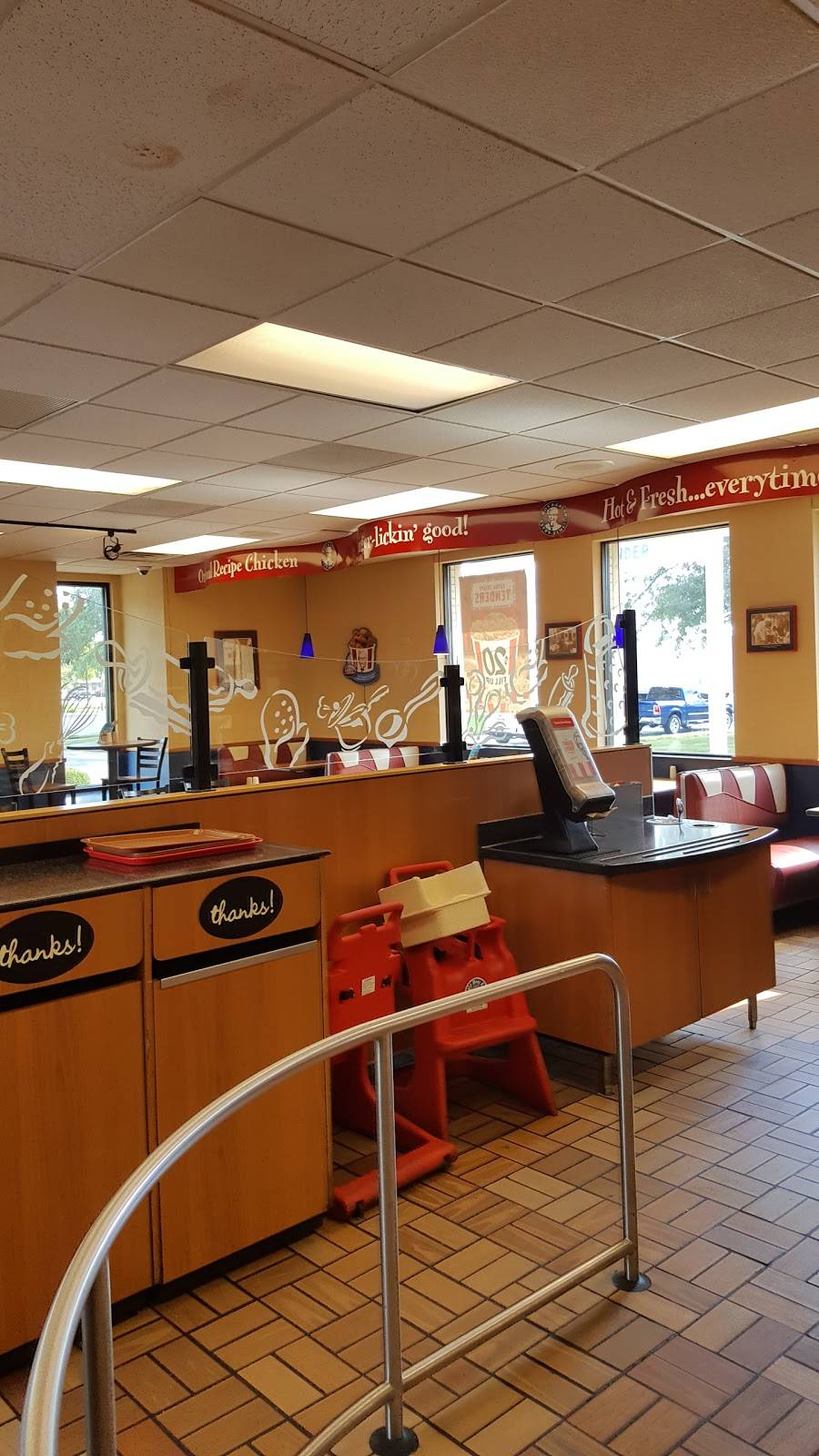 KFC | restaurant | 2760 Brentwood Dr, Columbus, IN 47203, USA | 8123725502 OR +1 812-372-5502