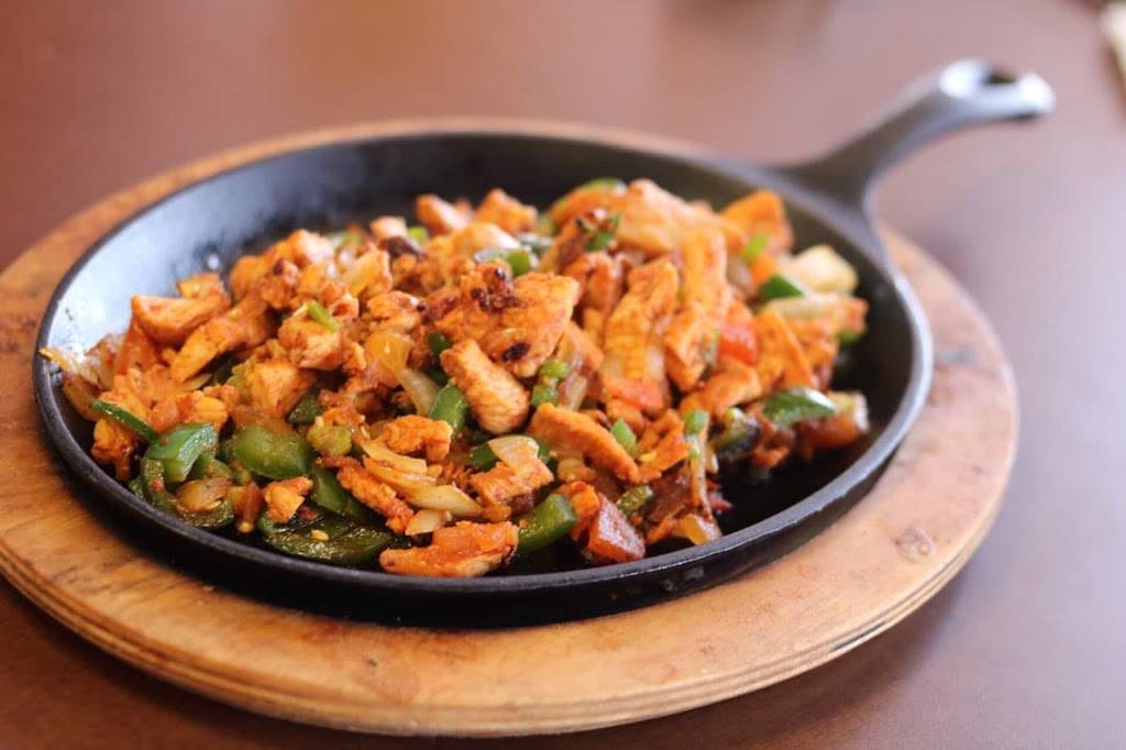 Tacos Chinampa | restaurant | 7500 N Mesa St #302, El Paso, TX 79912, USA | 9155816157 OR +1 915-581-6157