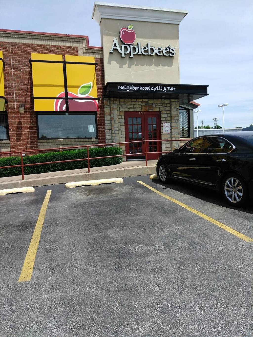 Applebees Grill + Bar | restaurant | 4733 S Yale Ave, Tulsa, OK 74135, USA | 9186647878 OR +1 918-664-7878