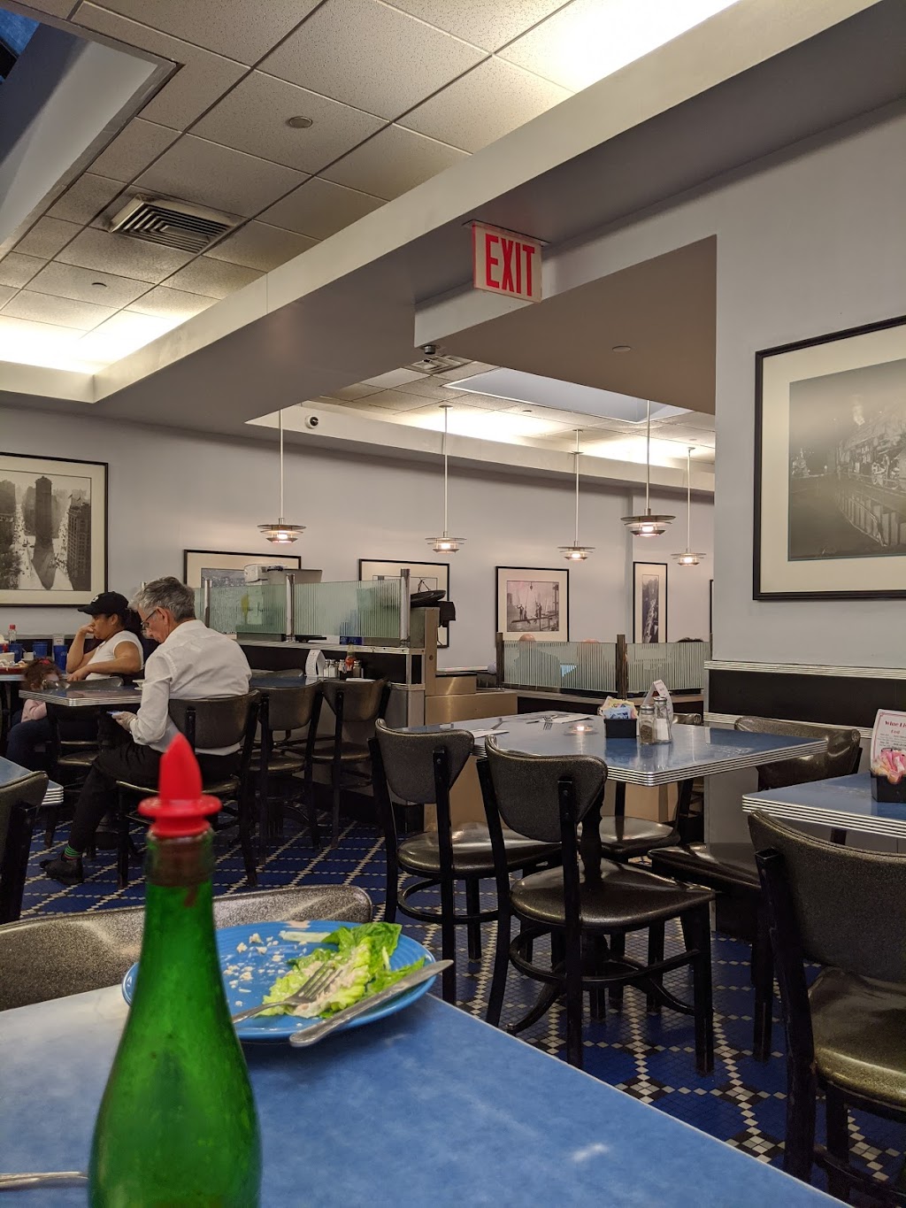 Skylight Diner | restaurant | 402 W 34th St #2321, New York, NY 10001, USA | 2122440395 OR +1 212-244-0395