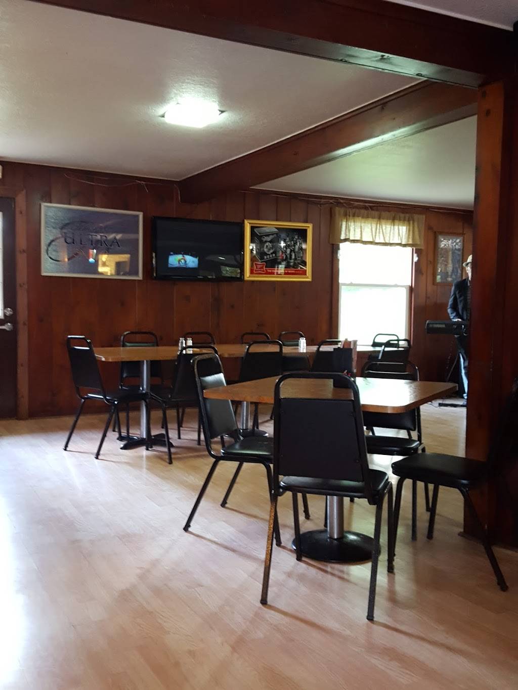 The Oaks Tavern | restaurant | 7491 E Chicago Rd, Moscow, MI 49257, USA | 5176883213 OR +1 517-688-3213