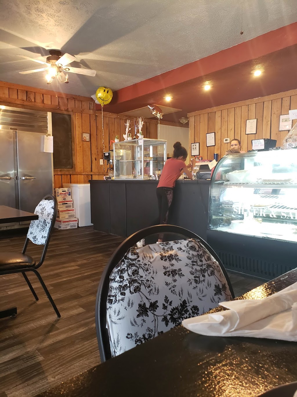 Silver and Salt | restaurant | 100 S Main St, Pearisburg, VA 24134, USA | 5406295512 OR +1 540-629-5512