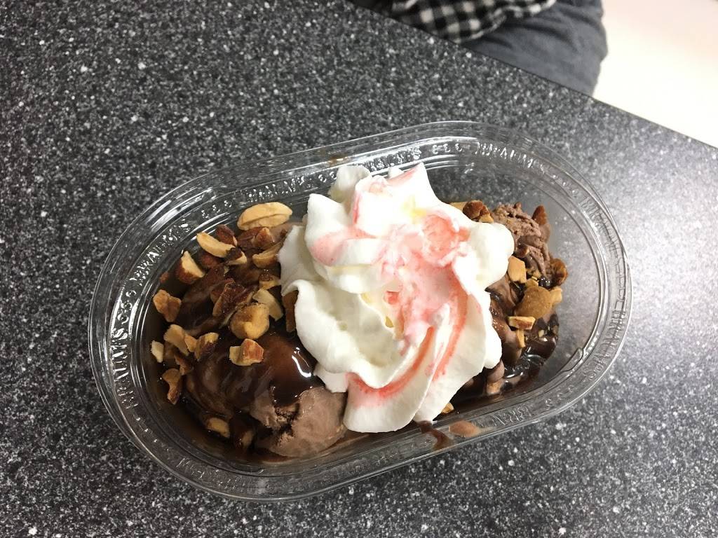 Braums Ice Cream & Burger Restaurant | restaurant | 710 N, US-75, Denison, TX 75020, USA | 9034637055 OR +1 903-463-7055