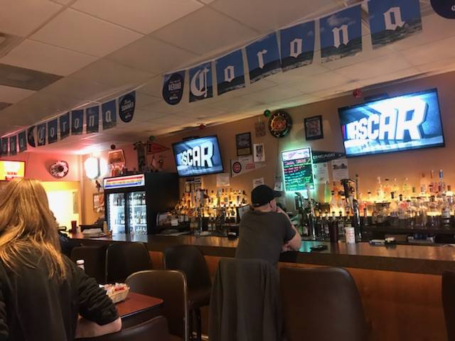 Lallos Bar & Grill | restaurant | 25220 W Reed St, Channahon, IL 60410, USA | 8154679803 OR +1 815-467-9803