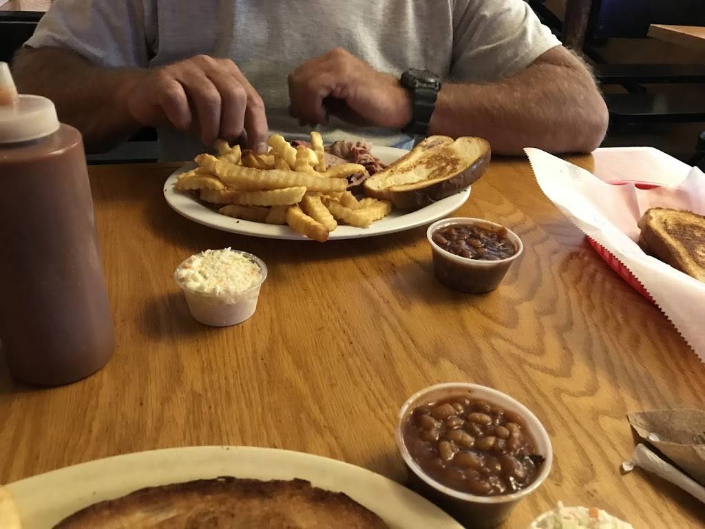 Fat Boys Bar-B-Q | restaurant | 4132 E Silver Springs Blvd, Ocala, FL 34470, USA | 3522363271 OR +1 352-236-3271