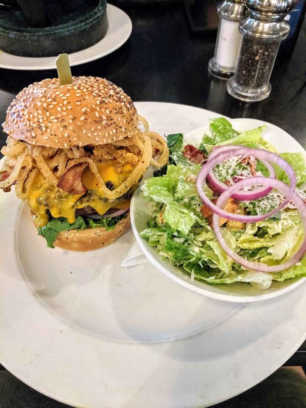 Turtle Jacks Oakville | restaurant | 360 Dundas St E, Oakville, ON L6H 6Z9, Canada | 9052570909 OR +1 905-257-0909