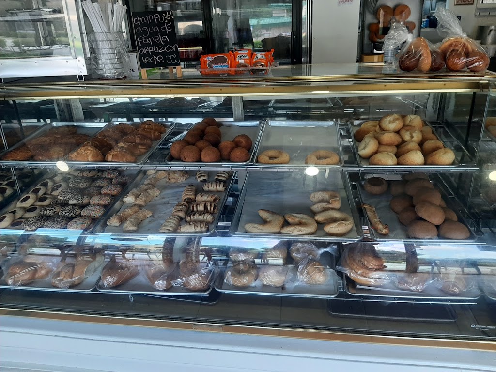 Tita’s Bakery & Restaurant | restaurant | 10264 W Sample Rd, Coral Springs, FL 33065, USA | 9547571300 OR +1 954-757-1300