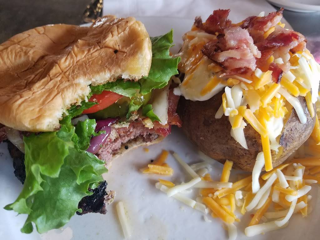 Rails Craft Brew & Eatery | restaurant | 114 St Louis Ave, Seymour, IN 47274, USA | 8122711191 OR +1 812-271-1191