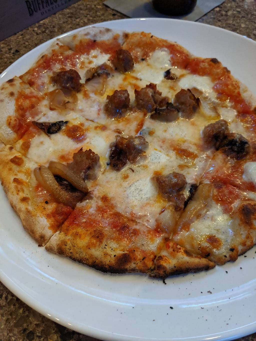 Uno Venti Pizzeria | restaurant | 120 King St, La Crosse, WI 54601, USA | 6088816609 OR +1 608-881-6609