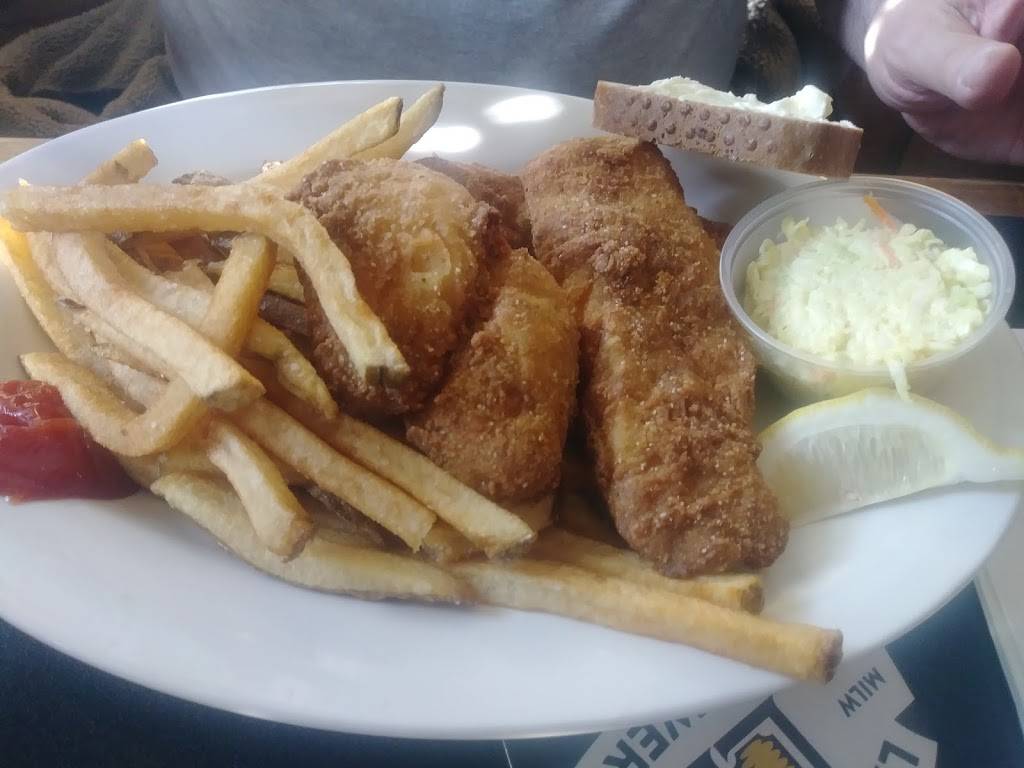 Slim McGinns West | restaurant | 14735 W Lisbon Rd, Brookfield, WI 53005, USA | 2623731500 OR +1 262-373-1500