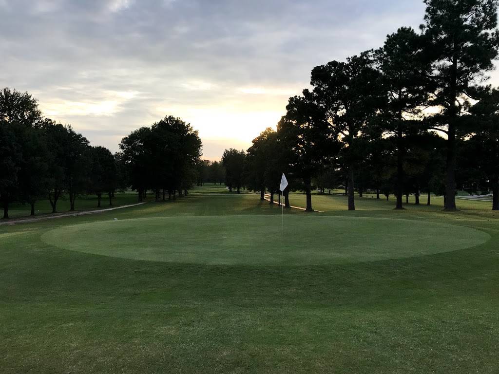 Fox Hills Country Club | restaurant | 2005 Country Club Rd, Paragould, AR 72450, USA | 8702367847 OR +1 870-236-7847