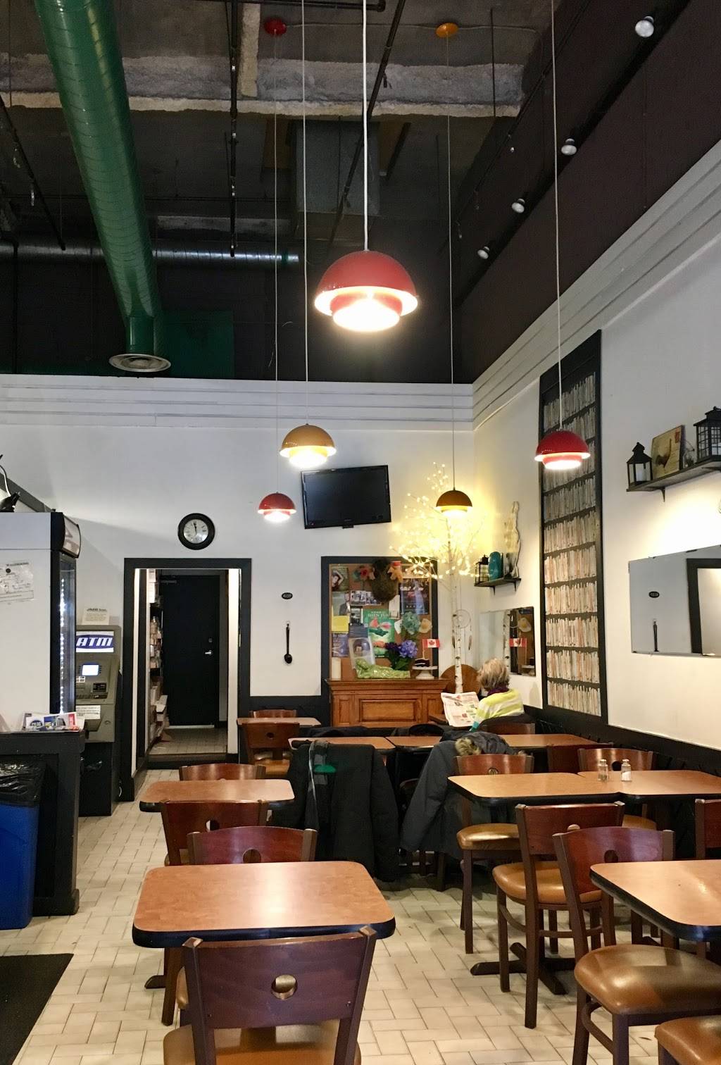 Mom And Pops | restaurant | 262 The Esplanade, Toronto, ON M5A 4J6, Canada | 4163646996 OR +1 416-364-6996