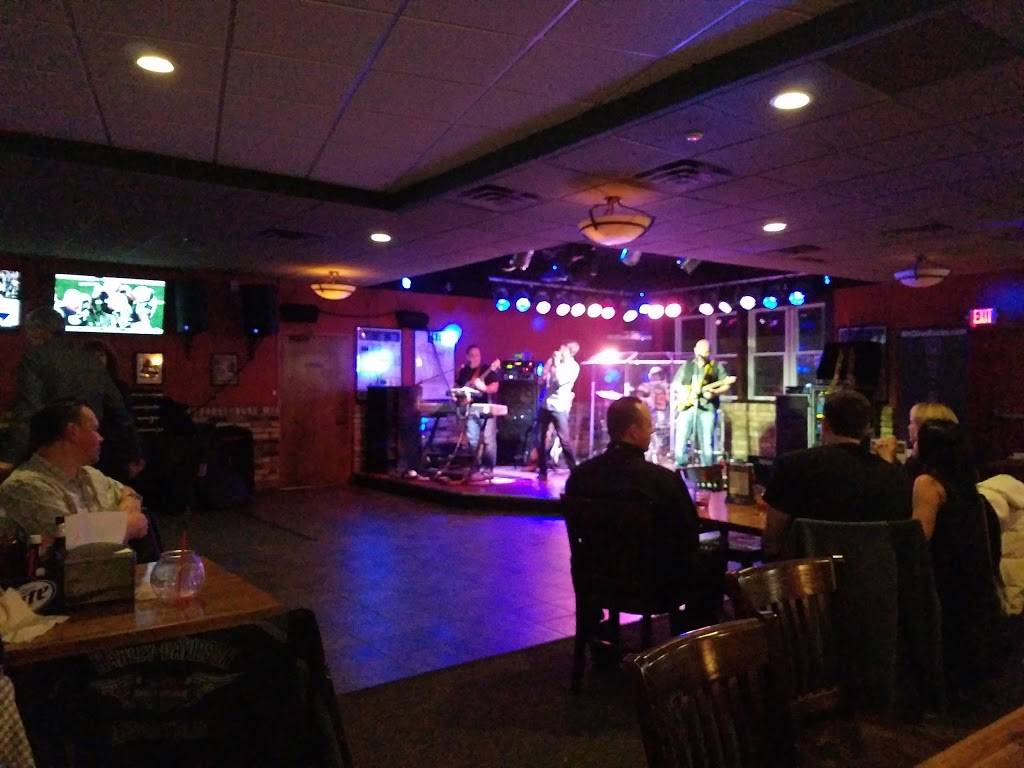 Kellys Bleachers Big Bend | restaurant | Vernon Ln, Big Bend, WI 53103, USA | 2626623600 OR +1 262-662-3600