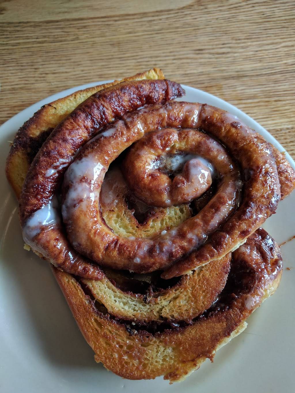 Dots | restaurant | 3 W Main St, Wilmington, VT 05363, USA | 8024647284 OR +1 802-464-7284