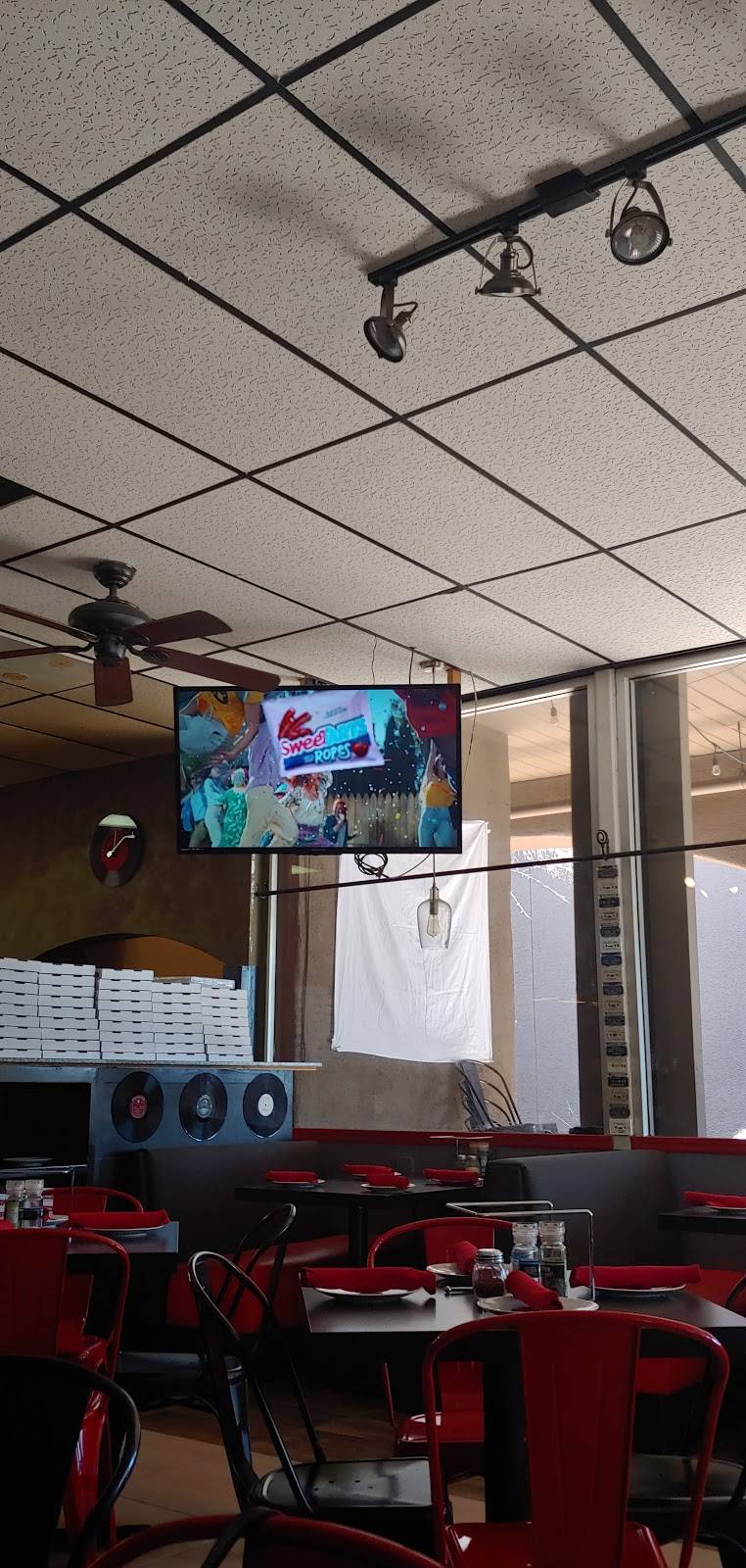 Hendrix | restaurant | 1060 Yavapai Dr #5, Rio Rico, AZ 85648, USA | 5207613999 OR +1 520-761-3999