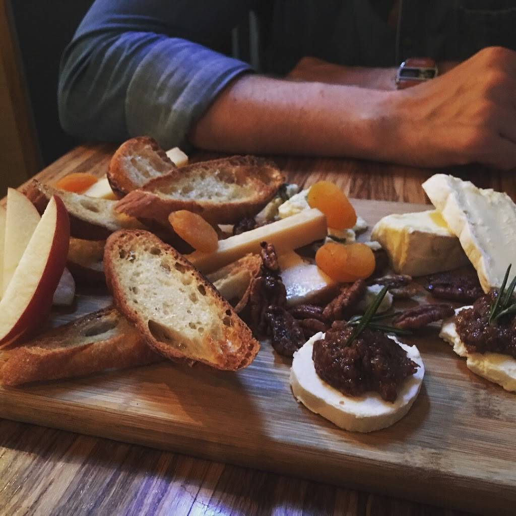 The Pandering Pig | restaurant | 209 Pinehurst Ave, New York, NY 10033, USA | 2127813124 OR +1 212-781-3124