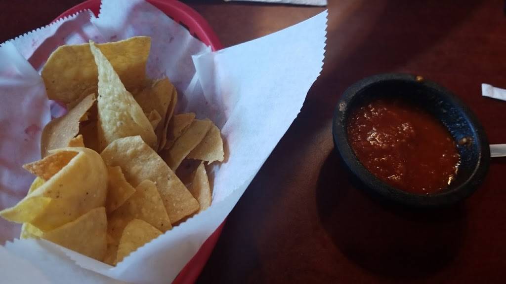 Palmeras Restaurant | restaurant | 105 Summit St, Crescent City, FL 32112, USA | 3866984672 OR +1 386-698-4672