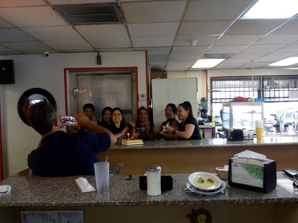 Los Parados Cafeteria | restaurant | 5394 NW 72nd Ave, Miami, FL 33166, USA | 3058841378 OR +1 305-884-1378