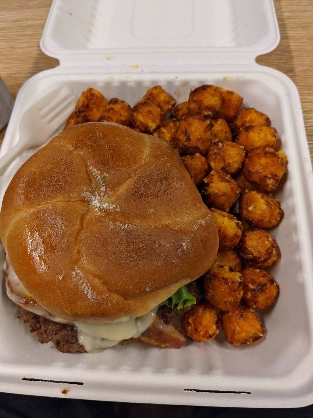 Charlies Buns N Stuff | restaurant | 1521 SW 98th St, Seattle, WA 98106, USA | 2068503432 OR +1 206-850-3432