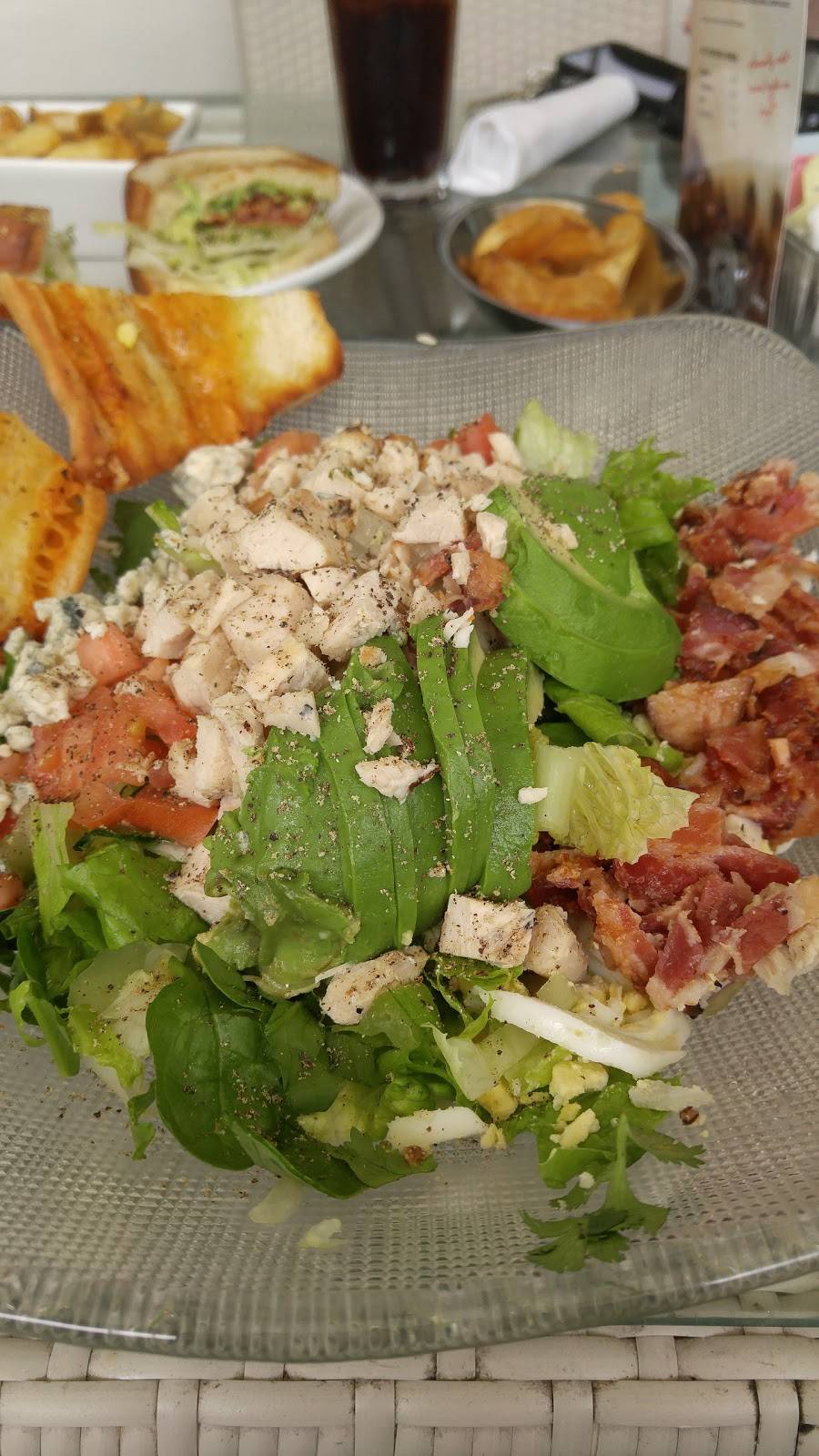 Ellis Great American Restaurant | restaurant | 1250 S Main St, Salinas, CA 93901, USA | 8317598455 OR +1 831-759-8455