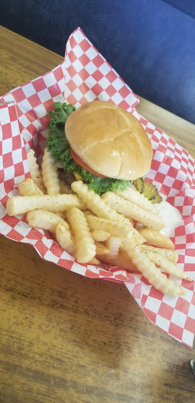 Marys Grill | restaurant | 114 E Grand Ave, Tonkawa, OK 74653, USA | 5808231027 OR +1 580-823-1027