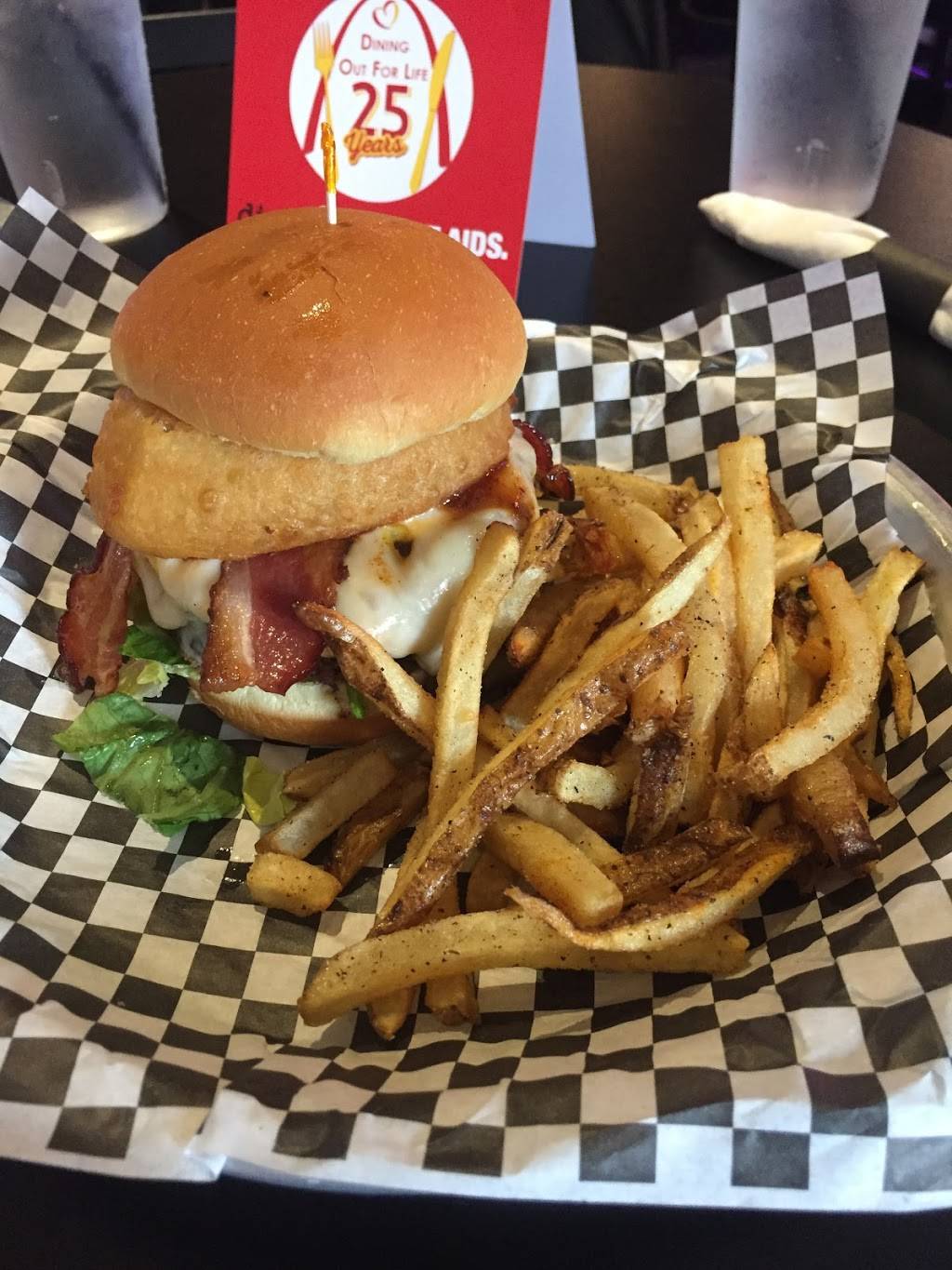 Hamburger Marys St Louis | restaurant | 400 Washington Ave, St. Louis, MO 63102, USA | 3148334000 OR +1 314-833-4000