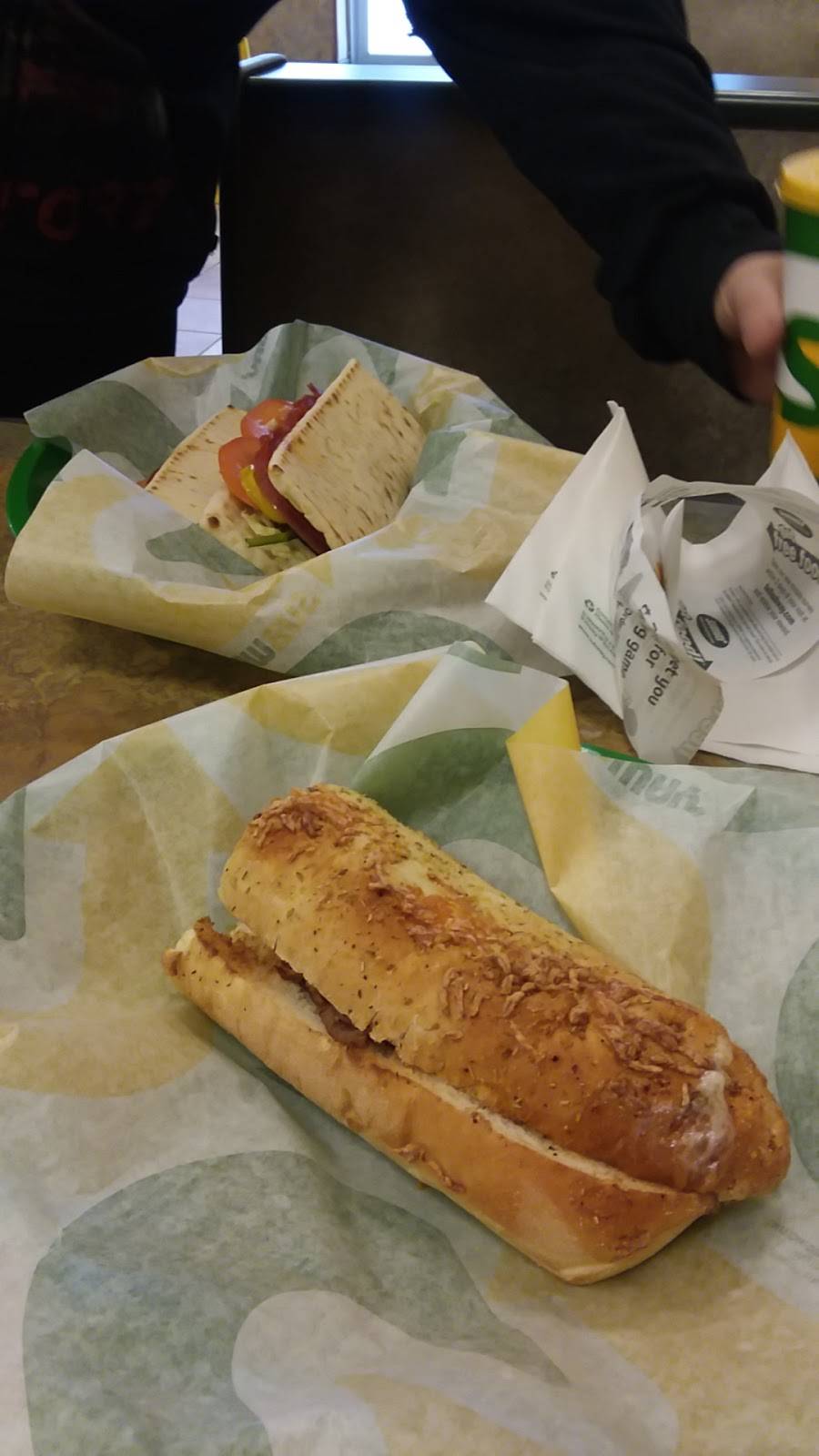 Subway | restaurant | 15590 US-36, Marysville, OH 43040, USA | 9376429122 OR +1 937-642-9122