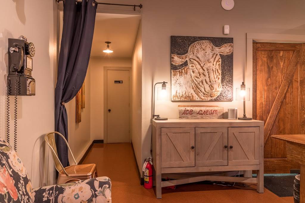 Hollands | bakery | 100 N Commerce St, Suffolk, VA 23434, USA | 7579341787 OR +1 757-934-1787