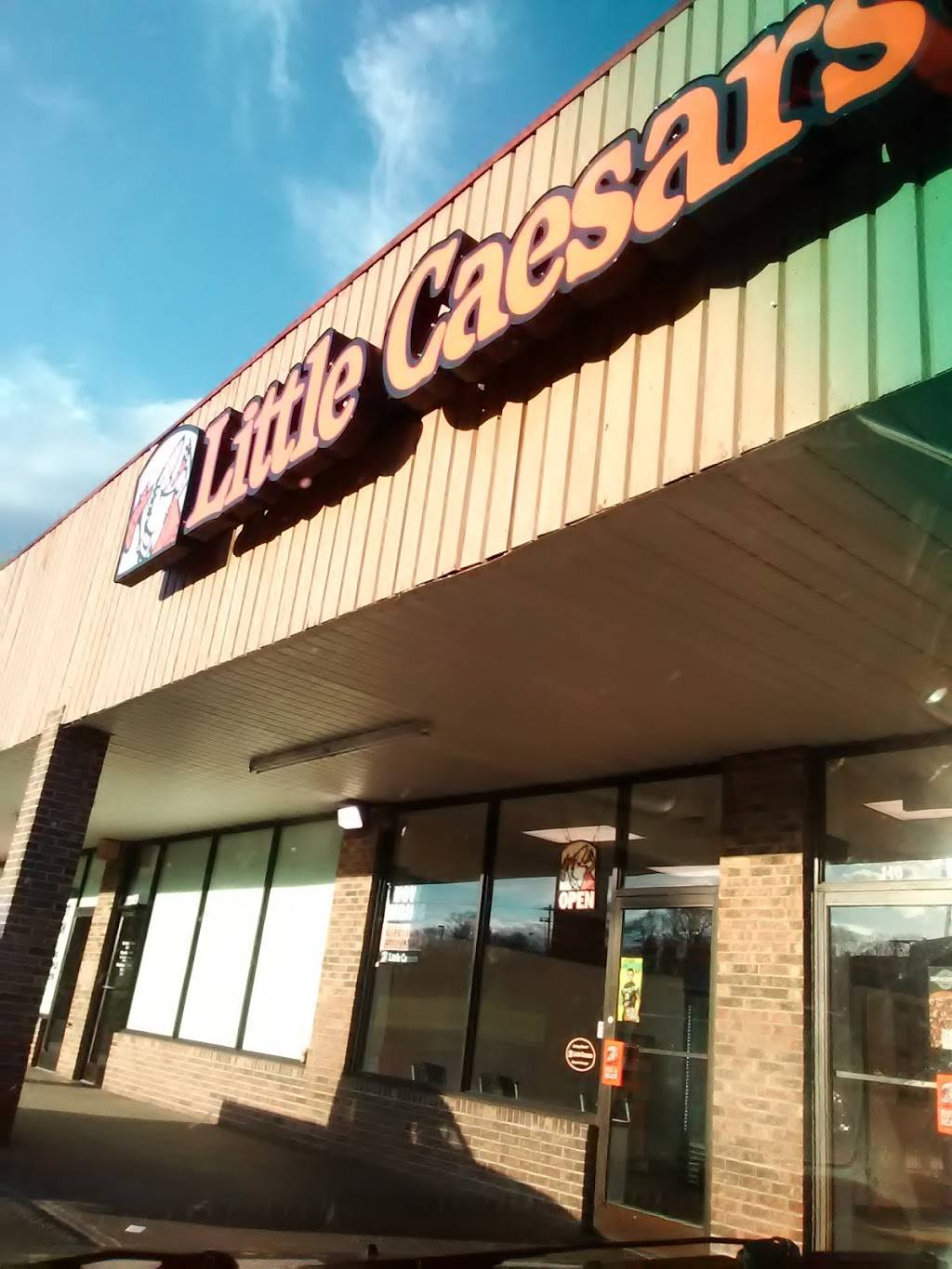 Little Caesars Pizza | meal takeaway | 140 5 Rivers Plaza Way, Newport, TN 37821, USA | 4236236551 OR +1 423-623-6551